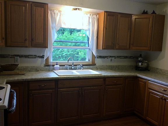eatin, appliances included