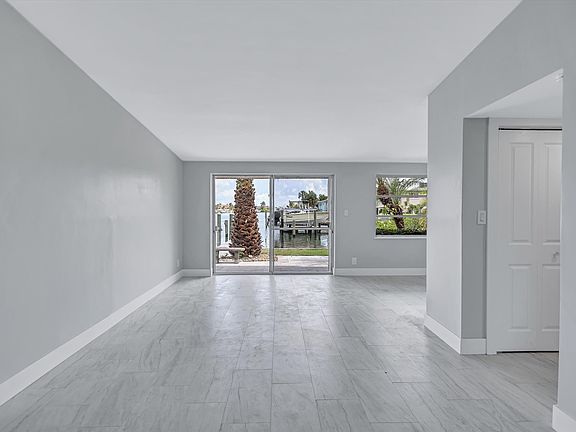 4th image of 325 Capri Blvd APT 2