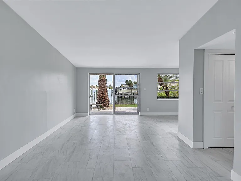 325 Capri Blvd #2 — Photo 4