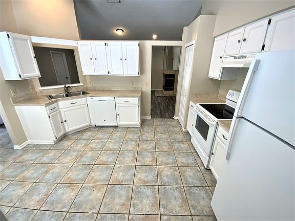 5th image of 7737 W Rockridge Dr
