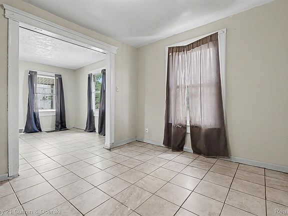 5th image of 2528 Woodmere St
