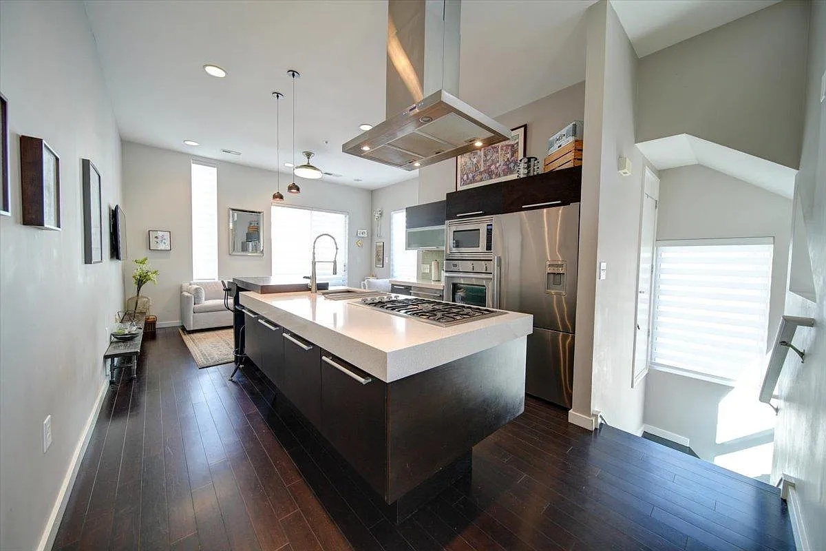 1 bed, 1.5 bath, 1175 sqft, $3,400 — Photo 1