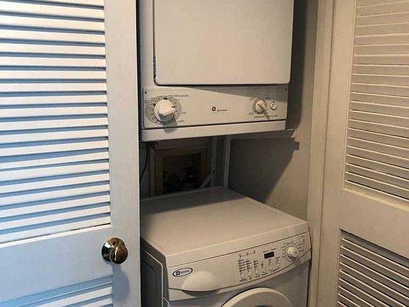 4th image of 2925G S Woodstock St #7
