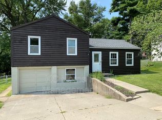 1519 NE Englewood Rd, Kansas City, MO 64118