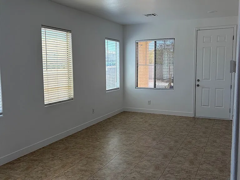 8092 Imperial Treasure St — Photo 4