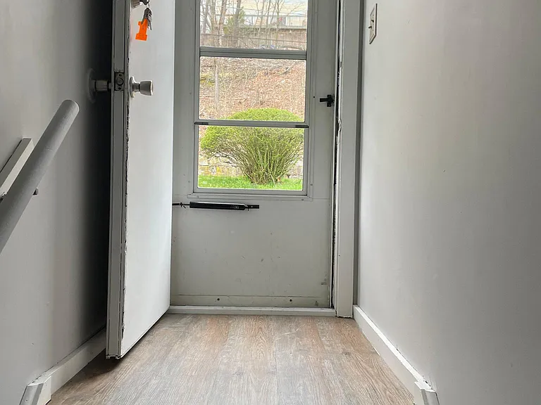 300 N Main St #1F — Photo 2