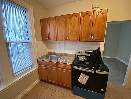 4th image of 833 44th St #1R