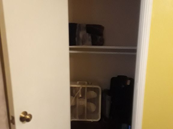 Closet middle 