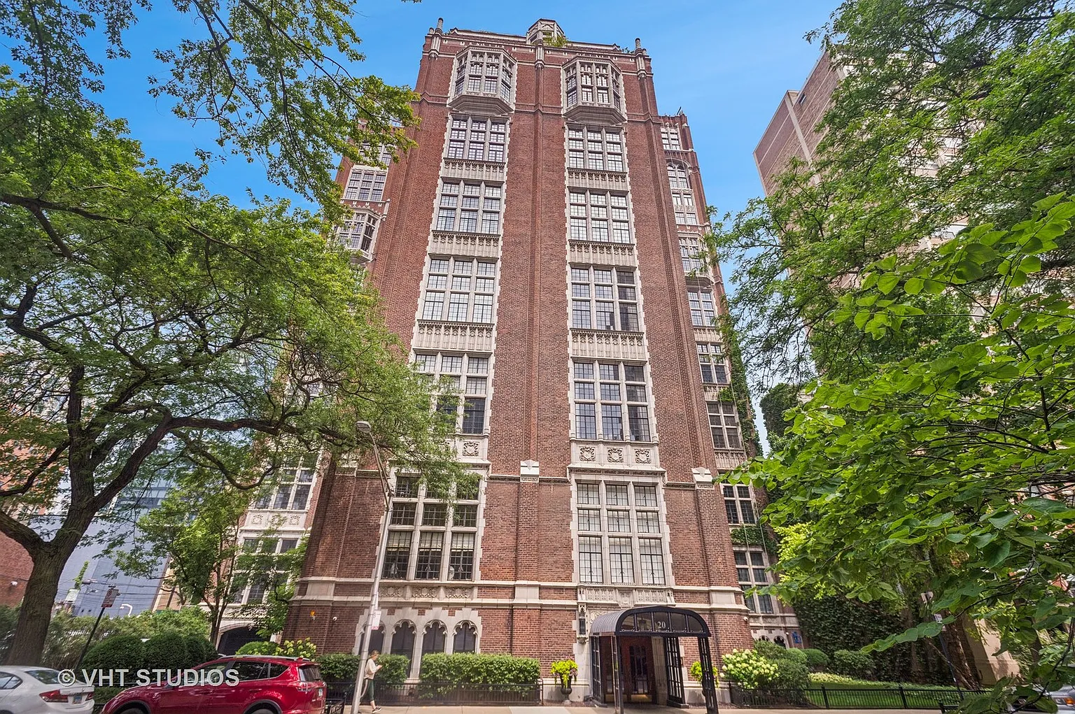 20 E Cedar St APT 8B photo 1