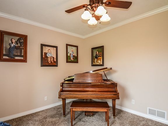 5th image of 126 Tollgate Pl