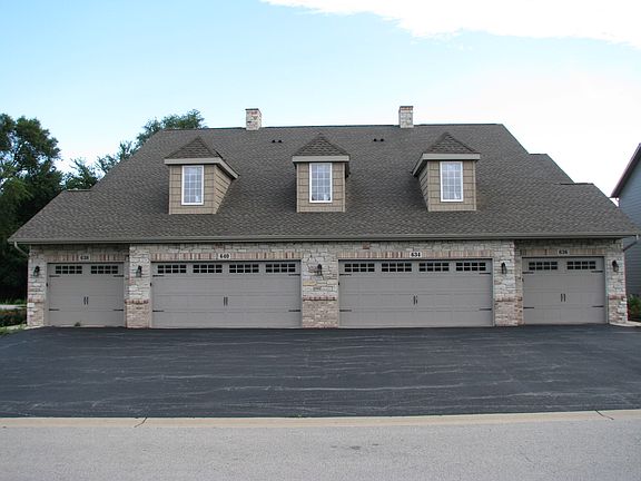 3rd image of 640 Queens Ct