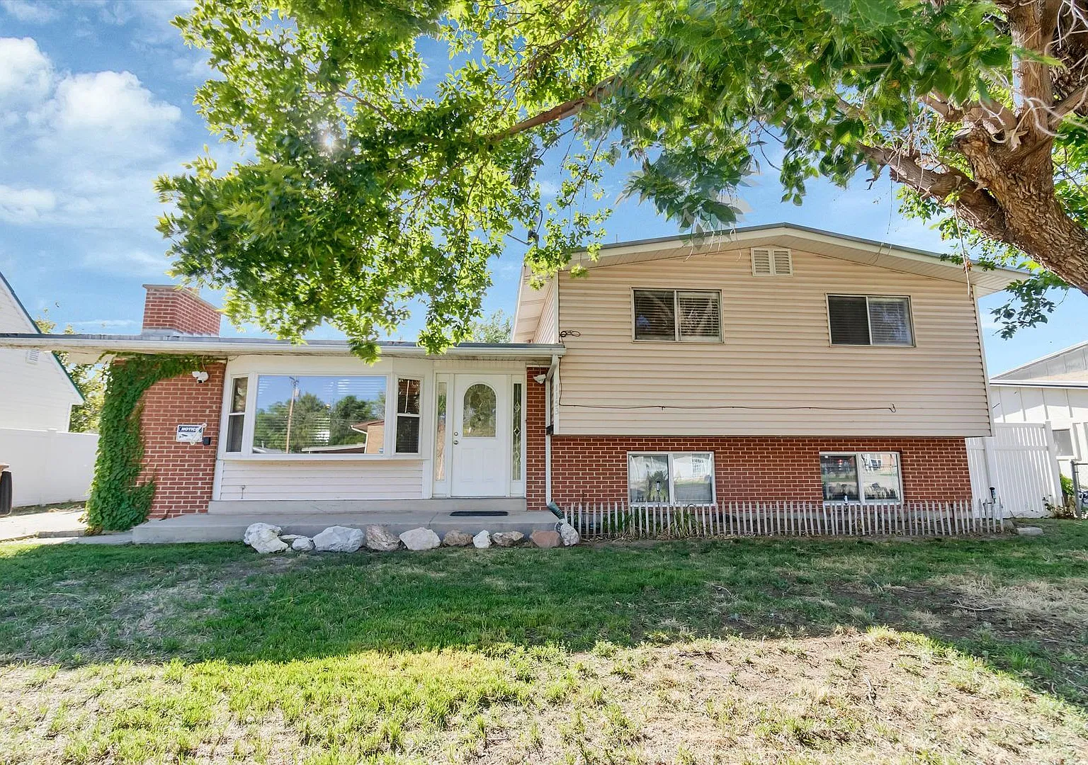 5 Bedroom, 3 Bath Home in Salt Lake City — Photo 1