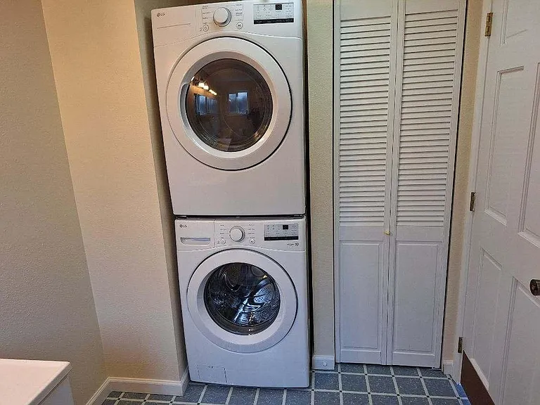 1/2 bath with brand new full size washer/dryer