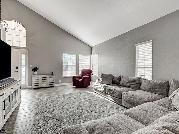 3rd image of 4504 Plano Dr