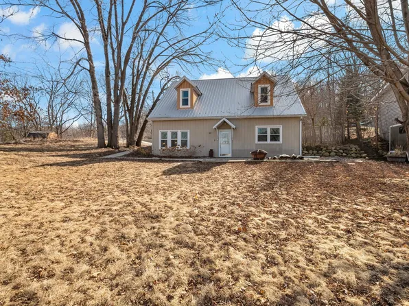 421 Hoffman St E, Cannon Falls, MN 55009
