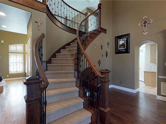 2nd image of 3316 Langley Ct