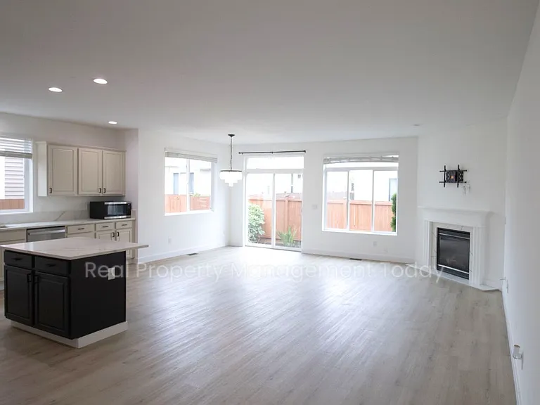 105 Lane Blvd NW — Photo 7