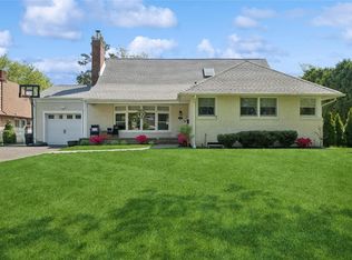 17 Keenan Pl, Garden City, NY 11530