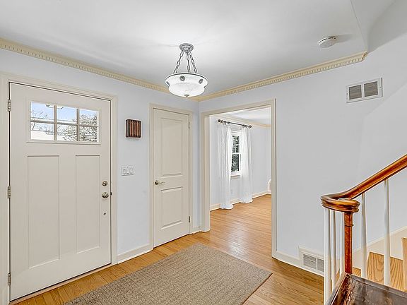 2nd image of 51 Cambridge Dr