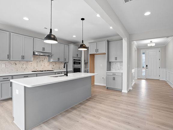 4th image of 202 Winterberry St