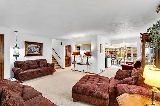 5th image of 832 Hickory Dr