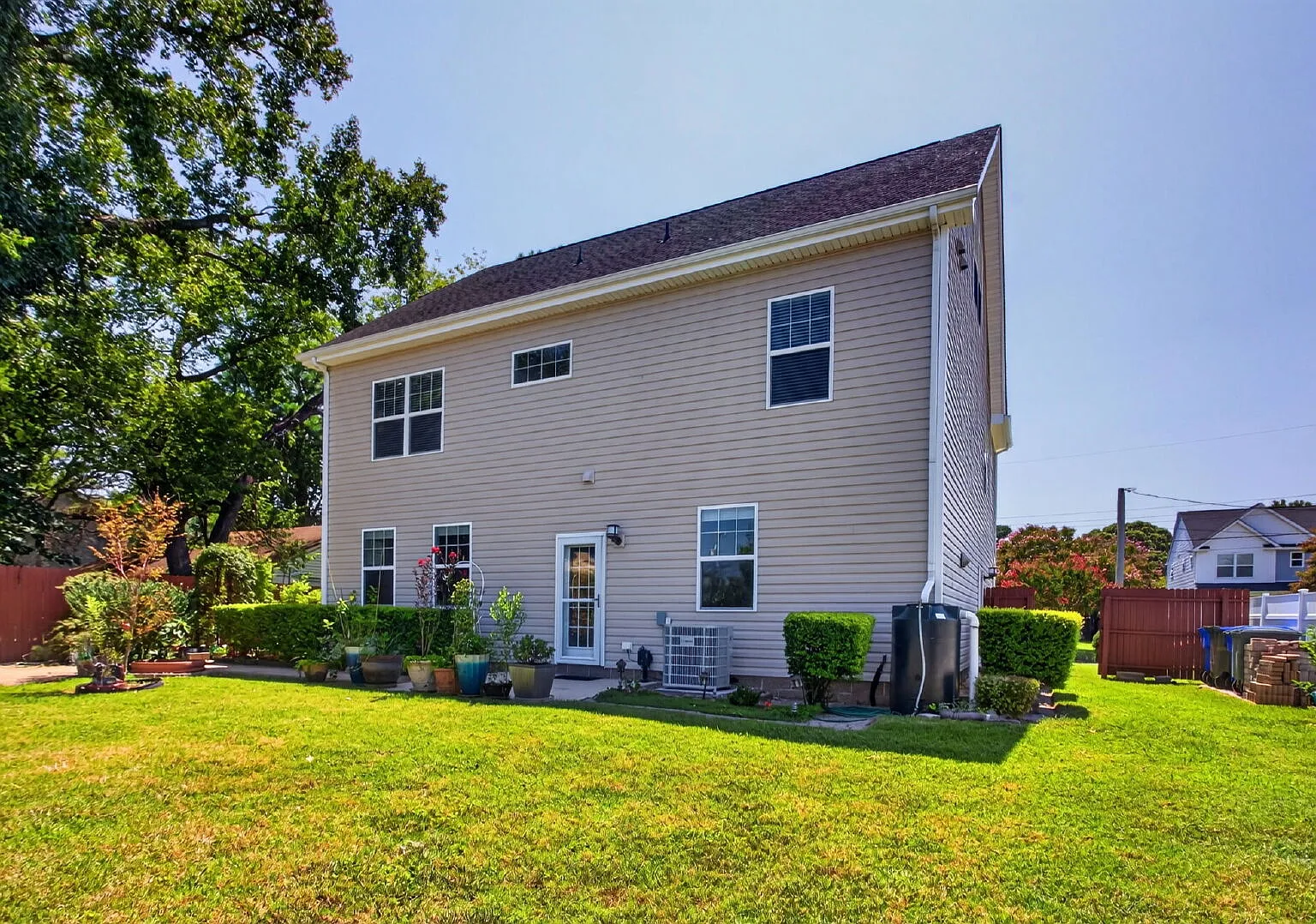 5 bed, 2.5 bath, 2930 sqft, $3,200 — Photo 4