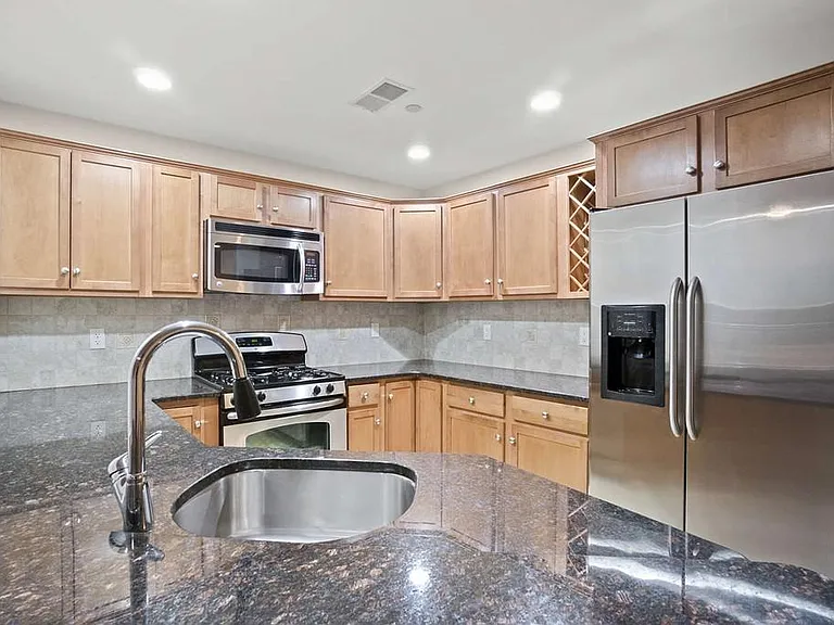 120 Wyllis Ave #424 — Photo 8