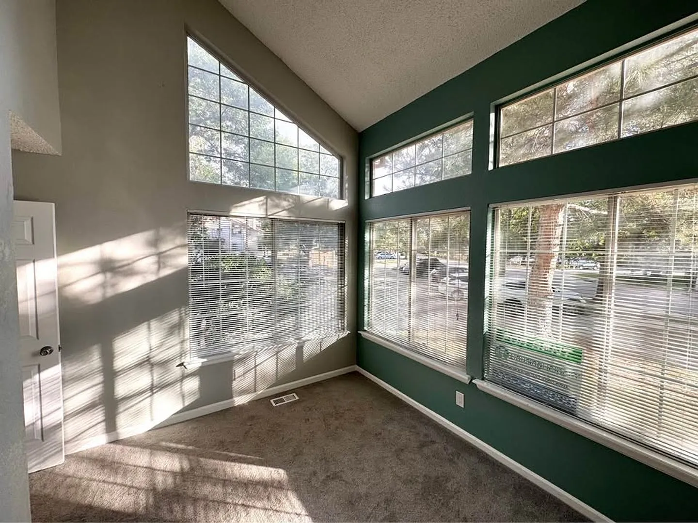 Beautifully remodeled 2-bedroom, 2-bath condo in Boulder's Powderhorn community, offering a moder... — Photo 2