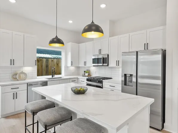 241 Rebecca St #B, Houston, TX 77022