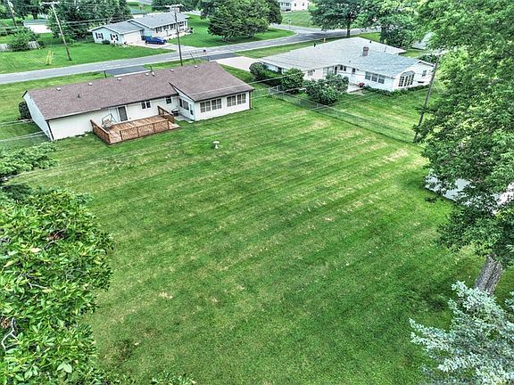 5th image of 49 Berry Dr