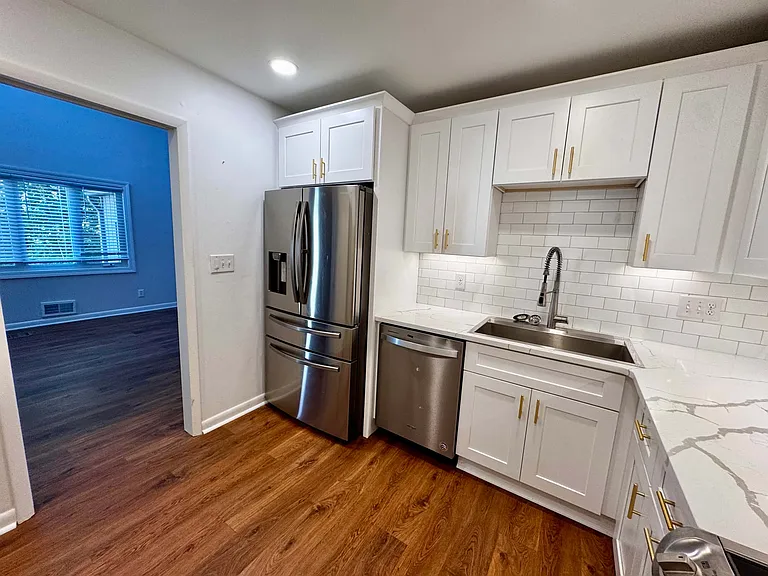 208 Lamplighter Cir — Photo 8
