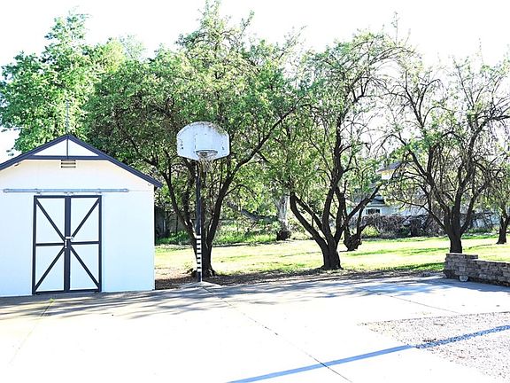 5th image of 2460 Estes Rd