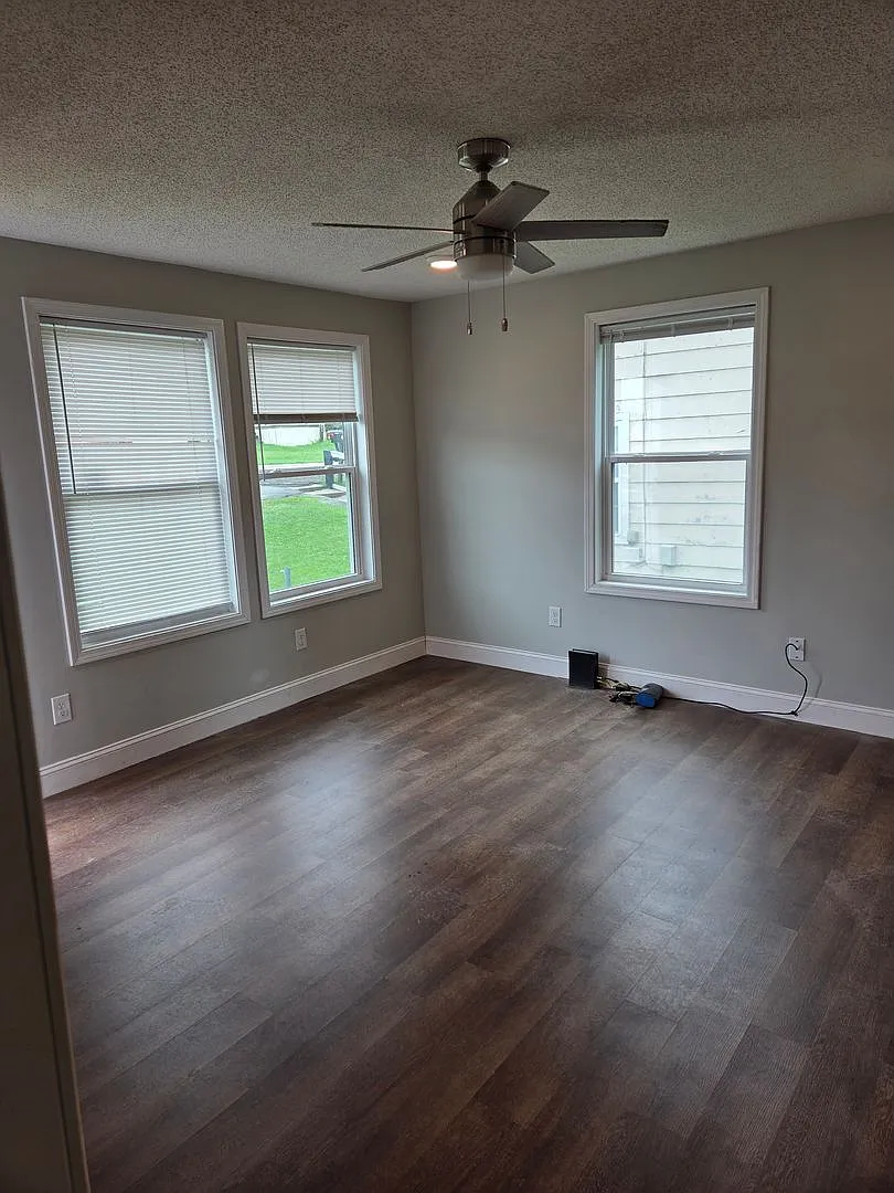 2 bed, 1 bath home for rent — Photo 2