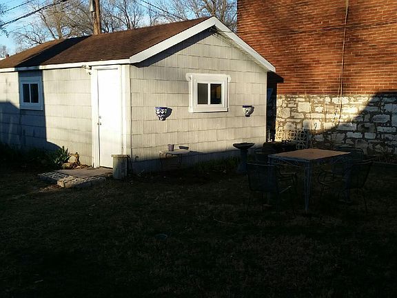3rd image of 3959 Magnolia Ave