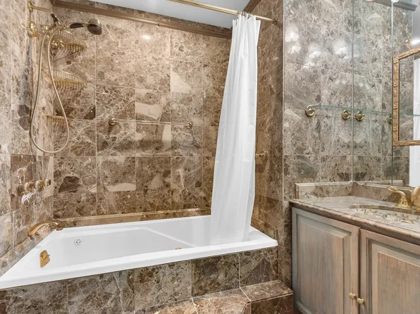 410 East 57th Street image 4 of 7