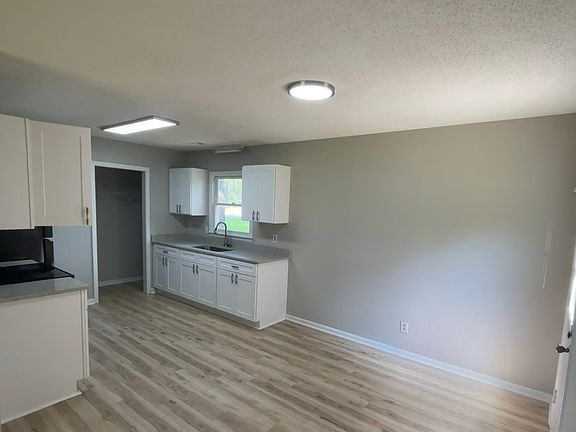 5th image of 2601 Mason St