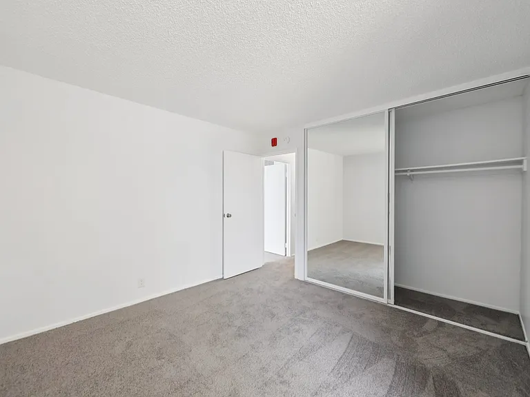 Lakewood Apartments At Lake Merced — Photo 10