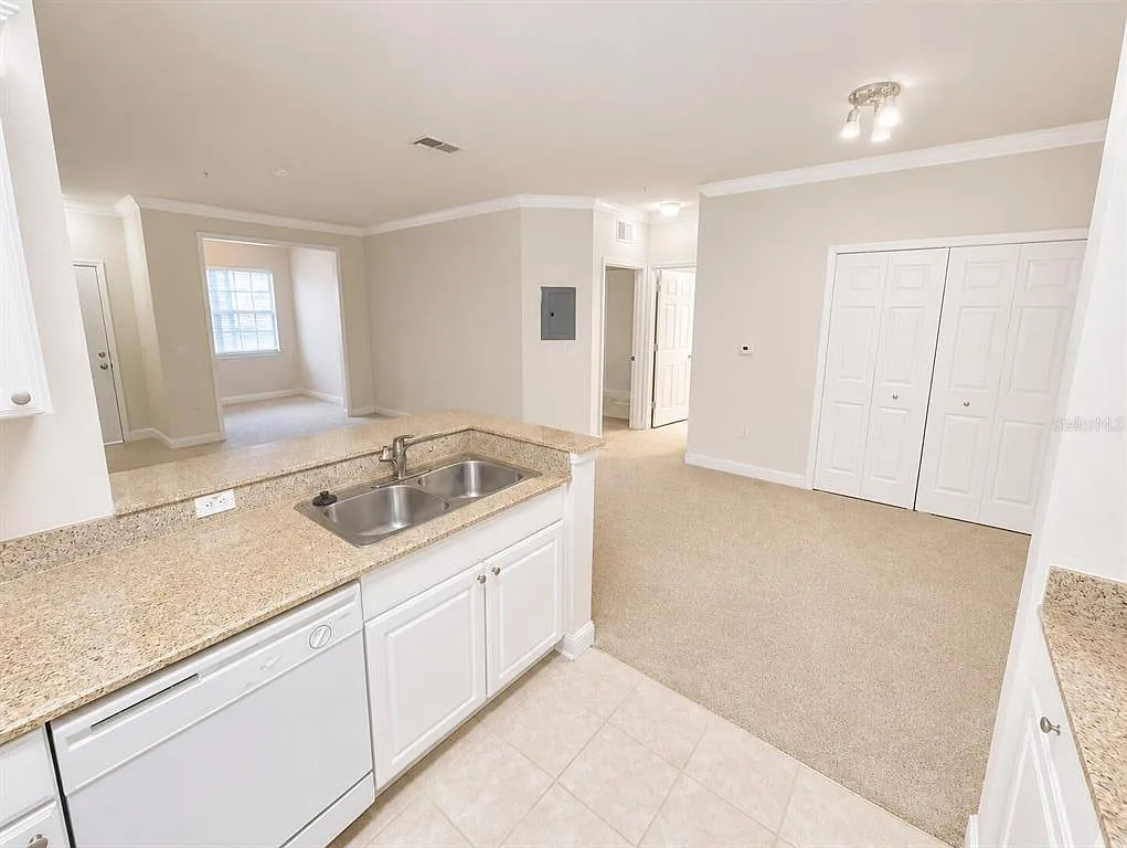 430 Southern Pecan Cir — Photo 3