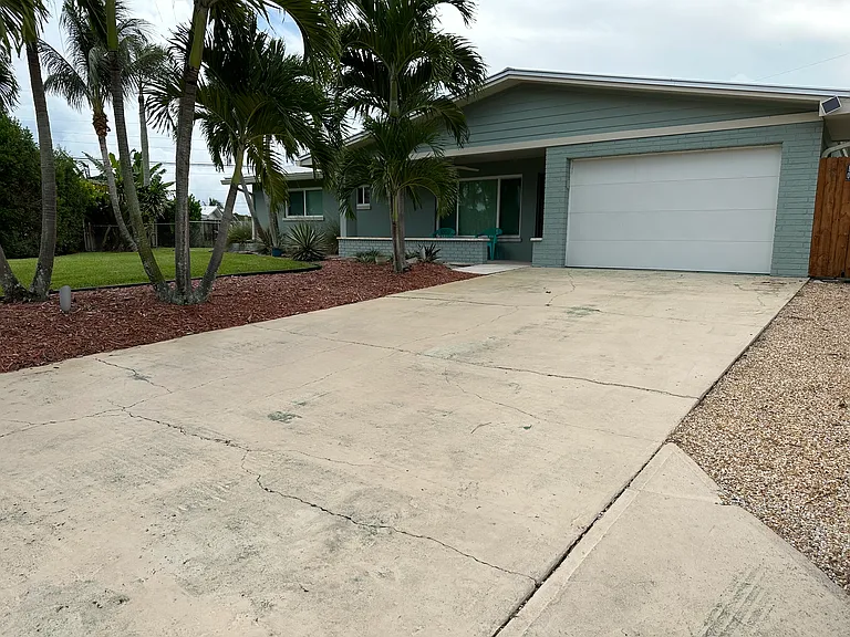 1366 NE Hilltop St — Photo 38
