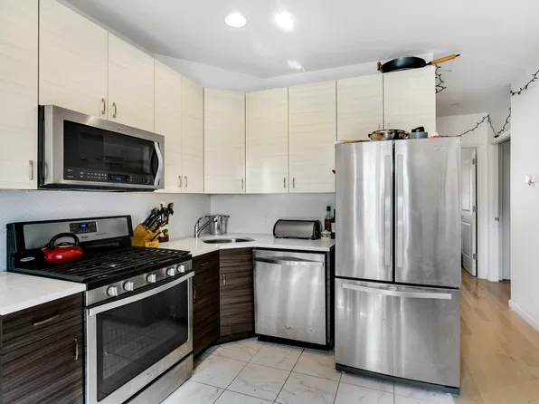 127 Graham Avenue image 1 of 6