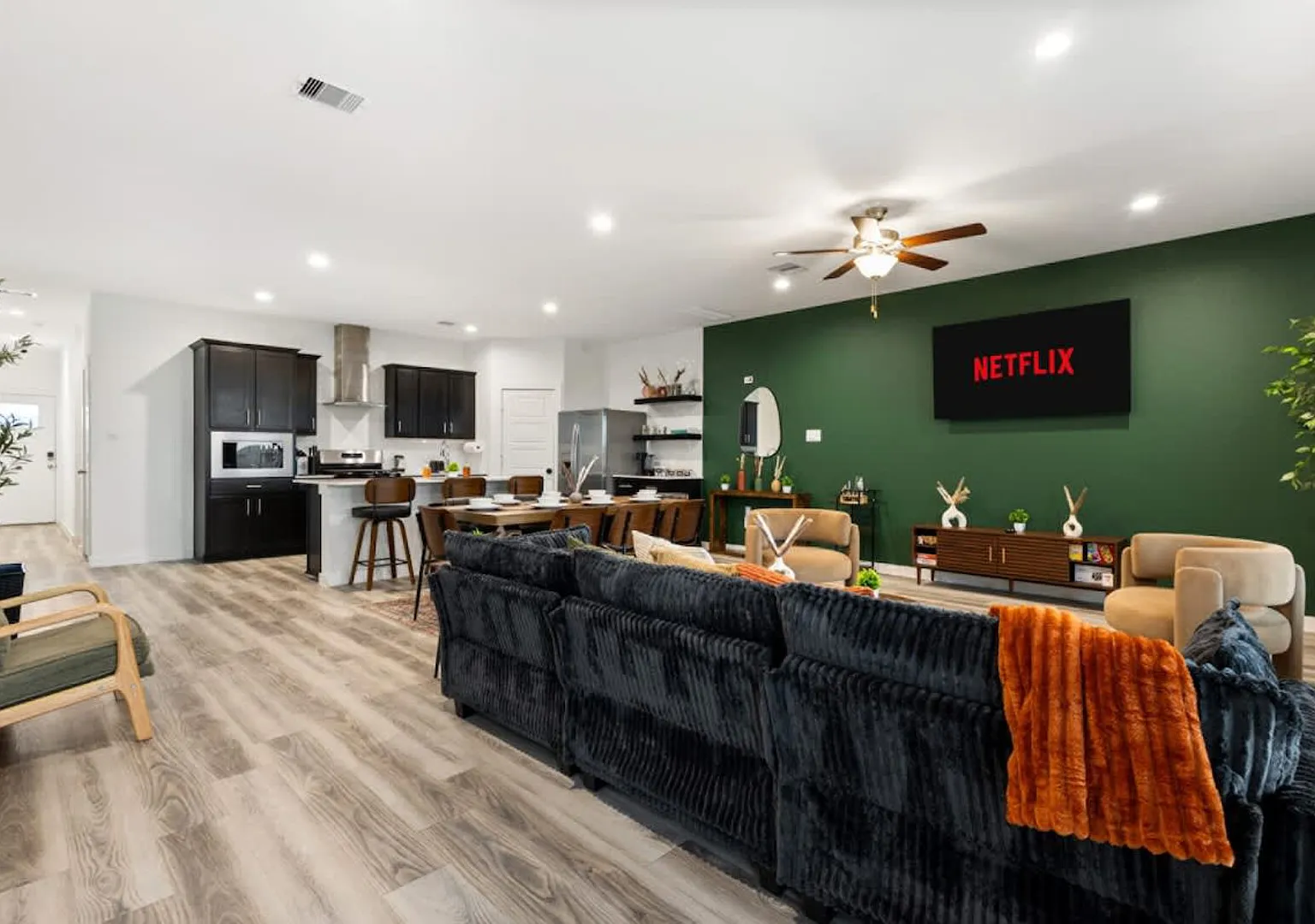 Gated 4br | Sleep 10 | 1gb|Wd | Nrg, Airport, Nasa — Photo 1