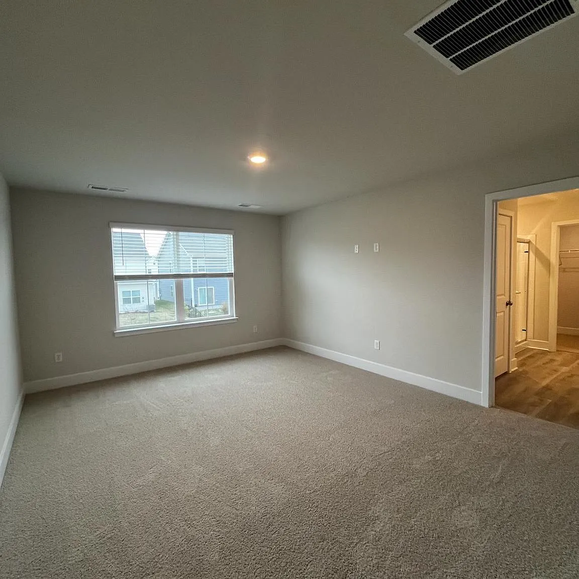 4 bed, 2.5 bath, 1953 sqft, $2,785 — Photo 3