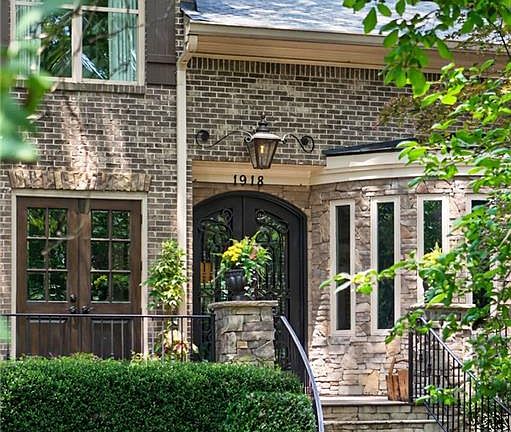 2nd image of 1918 Windemere Dr NE