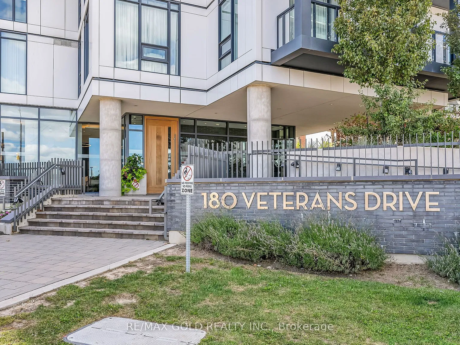 3 bed, $2,400 — Photo 2