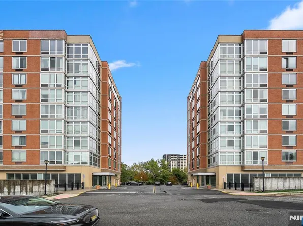 800 12th St APT 506, Palisades Park, NJ 07650