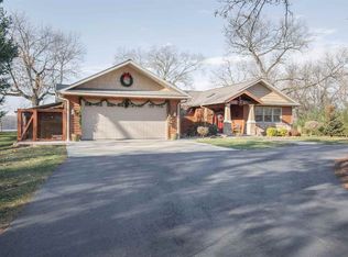 18906 River Rd N, Cordova, IL 61242