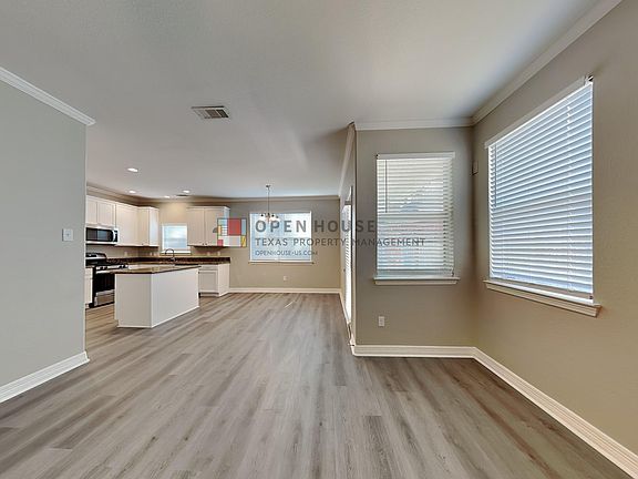4th image of 18719 Walden Glen Cir