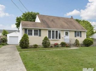 42 Wantagh Ave, East Islip, NY 11730