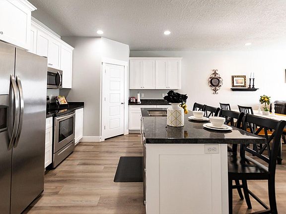 5th image of 2648 N Cormac Pl