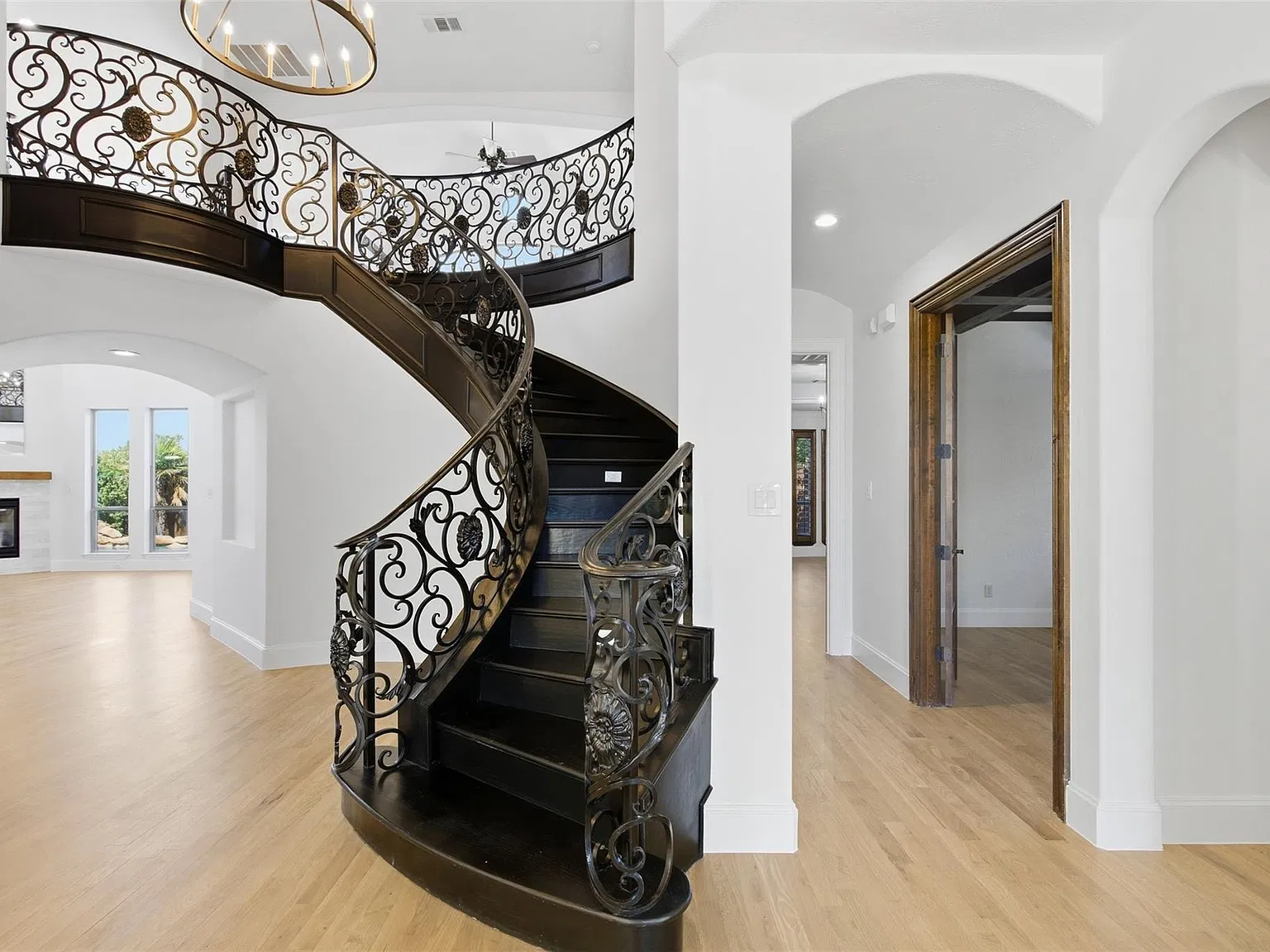 5 bed, 4777 sqft, $7,500 — Photo 4